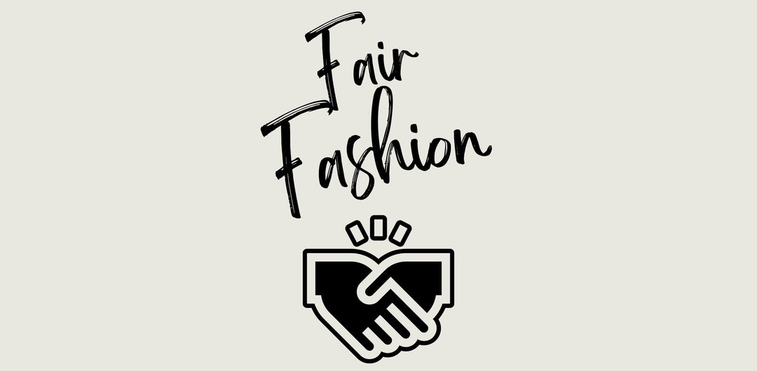 Schwarzer Schriftzug Fair Fashion und Handschlag-Symbol auf hellem Hintergrund, nachhaltige Mode Konzept